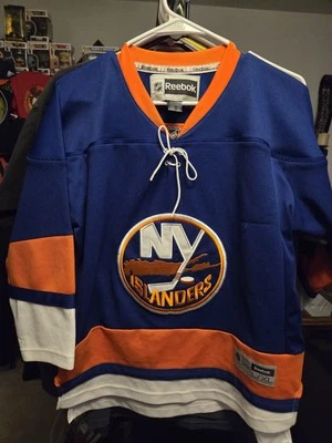 Kids New York Islanders NHL Home Sewn 2016 Reebok Hockey Jersey Youth Size L/XL - Image 1 of 4