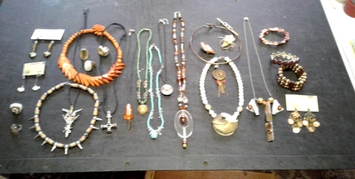 Konvolut Modeschmuck,Ketten,Ohrringe,Armbänder,Broschen,Ringe,Material divers - Bild 1 von 4