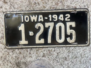 Original 1942 Iowa Nummernschild niedrige Nummer schöne Patina - Bild 1 von 3