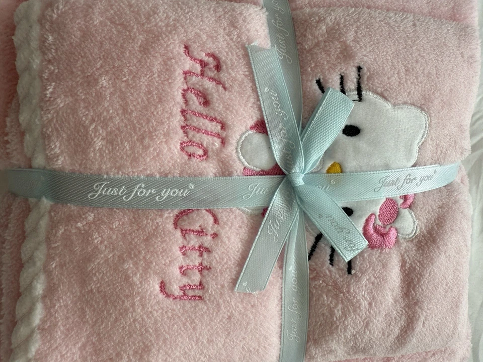 Manta para bebé niña Hello Kitty una grande y otra pequeña rosa nueva en su paquete Foto 1 de 4