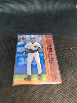 2001 UPPER DECK GOLD GLOVE #40 DEREK JETER YANKEES - Image 1 of 2