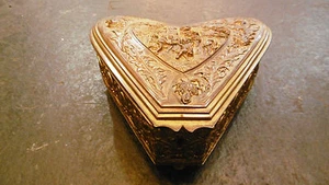 Amazing Antique french heart shaped gilt bronze jewelry box - Picture 1 of 12