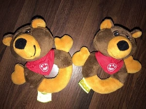 2Stück- Greifling Plüschtier Stofftier Rund Teddybär Braun Rot Halstuch Mez rund - Bild 1 von 4