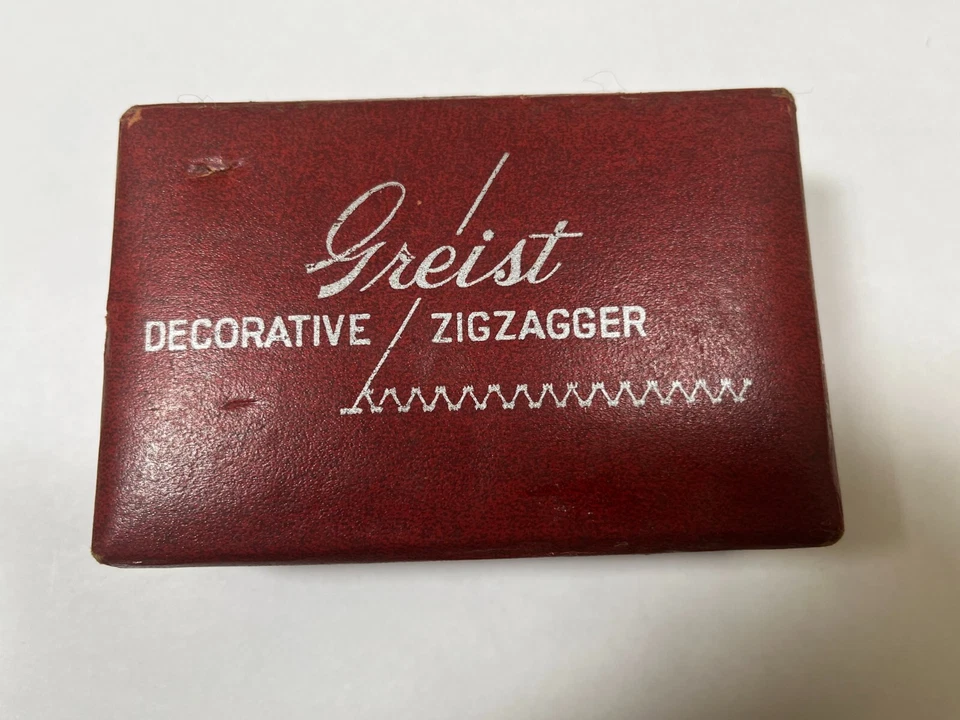 Accesorio PFAFF Zigzagger Decorativo De Colección Zig Zag Greist en Caja Original Foto 1 de 2