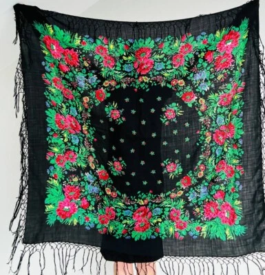 Large vintage scarf with flowers, scarf with tassels, festive scarf, baba scarf - Image 1 of 4