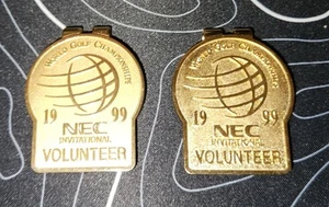 Lote de 2 insignias de clip para dinero del campeonato mundial de golf NEC 1999 Volunteer - Imagen 1 de 2