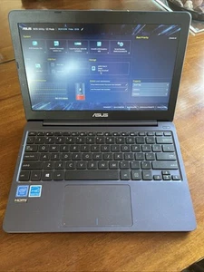 Blue Asus E203m Small Notebook Laptop WIN 10, 32gb. N4000 CPU - Picture 1 of 15