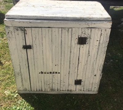 Antiguo gabinete primitivo de madera hecho a mano herrajes originales 32-1/2 X33 X 21-1/2 Foto 1 de 4