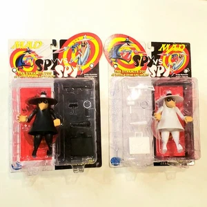 🗨 DC Direct Mad Magazine Spy Vs Spy 1998 Action Figures white SPY and black SPY - Picture 1 of 3