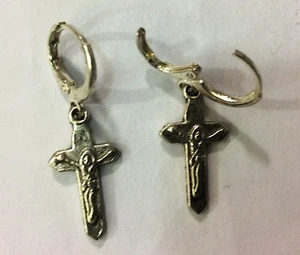 ORECCHINI EARRINGS UOMO DONNA CERCHI CIONDOLO CROCEFISSO CRUCIFIED UNISEX - Picture 1 of 1