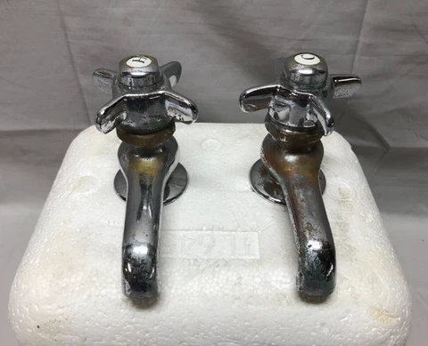 VTG Pair Chrome Brass Standard Spring Loaded Bathroom Sink Faucets Old 605-23B Cover