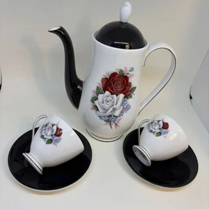 Vintage Queen Anne Teapot, 2 x Tea Cups and Saucers Set - Picture 1 of 11