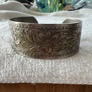 Vintage Pewter/Solver Metal Cuff Bracelet Engraved With Floral Designs NICE - Picture 1 of 10