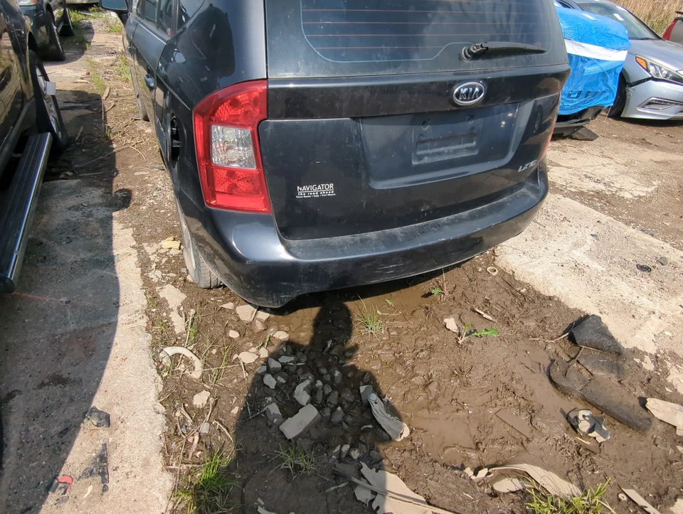 2007-2012 Kia Rondo Rear Bumper Assembly Oem H2NJN — 第 1/2 张图片