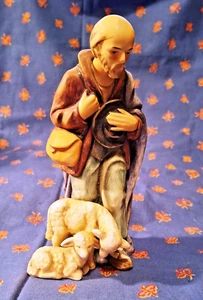 Vintage Hummel 1954 Figurine #214 Shepherd watching over his sheep (Nativity) - Picture 1 of 13