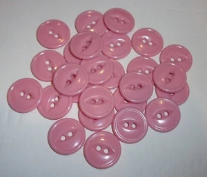 Set di 26 BOTTONI IN PLASTICA DURA ROSA 3/4 pollici 2 fori - Foto 1 di 3