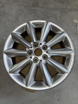 1x Genuine Mini Clubman F54 17" Styling Vent Spoke 518 7.5J ET54 6856045 - Image 1 of 4