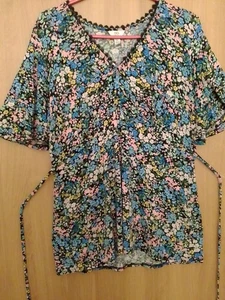 M&Co ladies Summer top, size 10 petite, floral, washable , very good condition - Picture 1 of 7