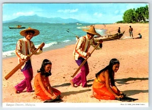 Postkarte Sampan Kulturtänzer am Strand Malaysia Penang Szene - Bild 1 von 3