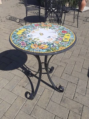 Tavolo in pietra lavica Ø60 cm decorato a mano + base in ferro da giardino casa - Immagine 1 di 4