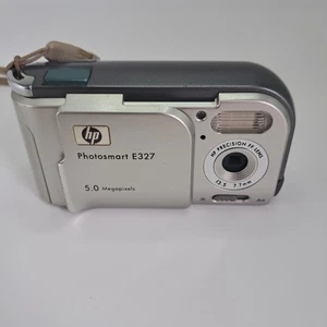 HP Photosmart E327 5.0MP Compact Digital Camera Silver Tested SD Card Included - Picture 1 of 7