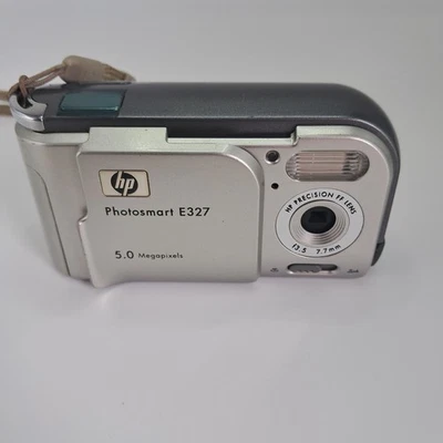HP Photosmart E327 5.0MP Compact Digital Camera Silver Tested SD Card Included - Image 1 of 4