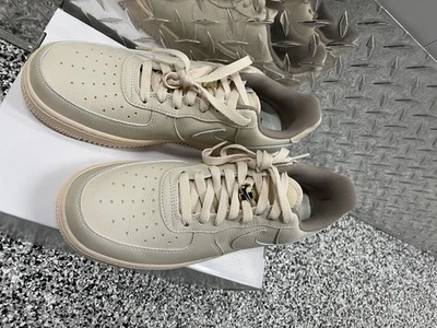 Nike iD By You Desbloqueado Air Force 1 Bajo Blanco Patente Mujeres Talla 9.5 DJ7024 991 Nuevo Foto 1 de 4