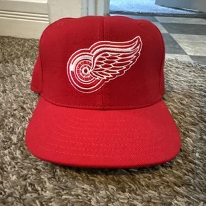 NHL New Era Detroit Red Wings Fitted Vintage Hockey Hat Size 7 RARE - Picture 1 of 13