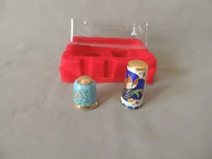 2 Beautiful thimbles cloizone and ceramic in a case - Picture 1 of 10