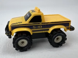 Camioneta pickup Chevy S-10 Mini Schaper STOMPER 4x4 juguete amarillo de colección años 80 - Imagen 1 de 13