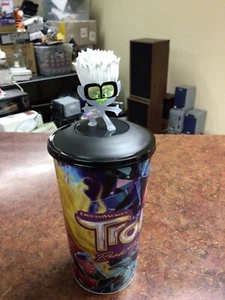 “DreamWorks Trolls: Band Together” AMC Promo 22 Oz Cup W/ Lid + Topper - Picture 1 of 1