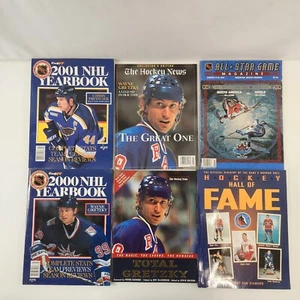 Lotto riviste NHL Annuario Hockey Wayne Gretzky 2001 2002 Hall of Fame All Star - Foto 1 di 18