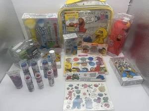 Lote de maquillaje y bolsa de transporte Wet n Wild x Sesame Street edición limitada para colaboración 18 piezas - Imagen 1 de 6
