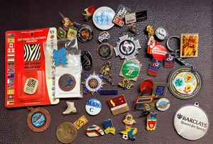 40+ VARIOS DEPORTES BOTÓN/PIN INSIGNIA, LLAVERO, MEDALLAS - Imagen 1 de 9