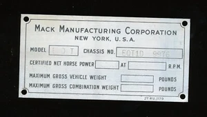 E11 - MACK ORIGINAL MODELL E Q T & FAHRWERK NUMMER KÖRPERSCHILD EMBLEM, gebraucht - Bild 1 von 1