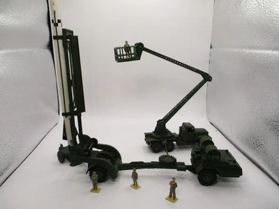 DINKY SUPERTOYS 666/667 CORPORAL MISSILE ERECTOR/PLATFORM  SERVICE VEHICLE/CREW - Image 1 of 4
