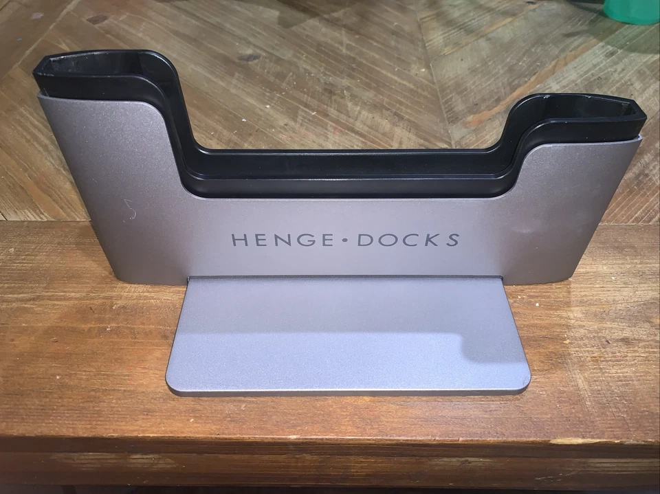 Henge Docks  Vertical Dock MacBook Pro 15inch - Image 1 of 2