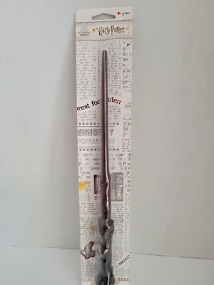 Mundo Mágico Harry Potter, Varita Mágica de Harry Potter Envasadora de Hechizos de 13,5 pulgadas Foto 1 de 3