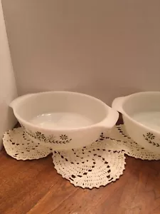 Vtg Glasbake Casserole Dish White Green Daisy Design 2 Qt Round - Picture 1 of 3