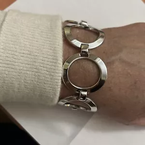 Pulsera Círculo Trifari Corona Vintage ¡Atemporal! 6 pulgadas - Imagen 1 de 4