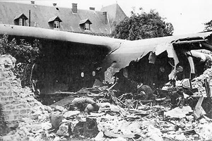 WW2 - Photo - Planeur américain crashé à Sainte-Mère-Eglise le 6 juin 1944 - Picture 1 of 1