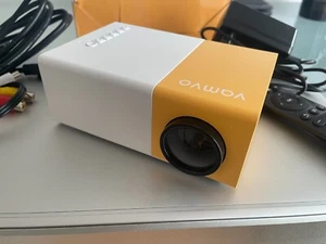 Vamvo YG300 Pro Portable Projector - Picture 1 of 3