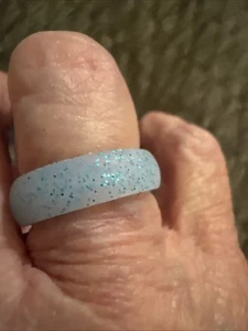 Love This Simple Light Blue Silicone Ring With Multi Sparkles In A Size 7 - Picture 1 of 11