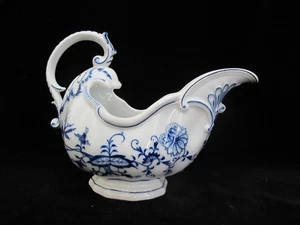 MEISSEN Crossed Swords Porcelain BLUE ONION Floral Ornate GRAVY Sauce Boat - Picture 1 of 9