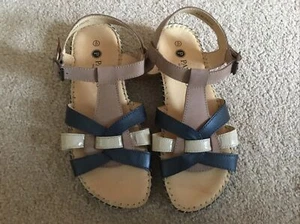 Pavers Sandals Size 4 - Picture 1 of 10