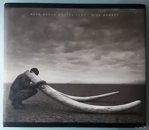 Nick Brandt - Quer durch wüstes Land - 2013 - Bild 1 von 10