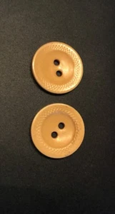 Par de obleas de celuloide vintage de 2 agujeros color crema borde punteado 3/4" - Imagen 1 de 4