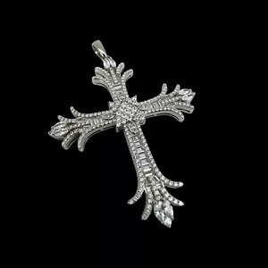 Ciondolo croce in argento sterling 925 con zirconi ghiacciati - Foto 1 di 8