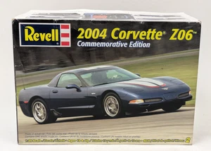 Revell 2004 CORVETTE Z06 Edizione Commemorativa 1:25 Modellino RICAMBI AUTO 85-2827 - Foto 1 di 9
