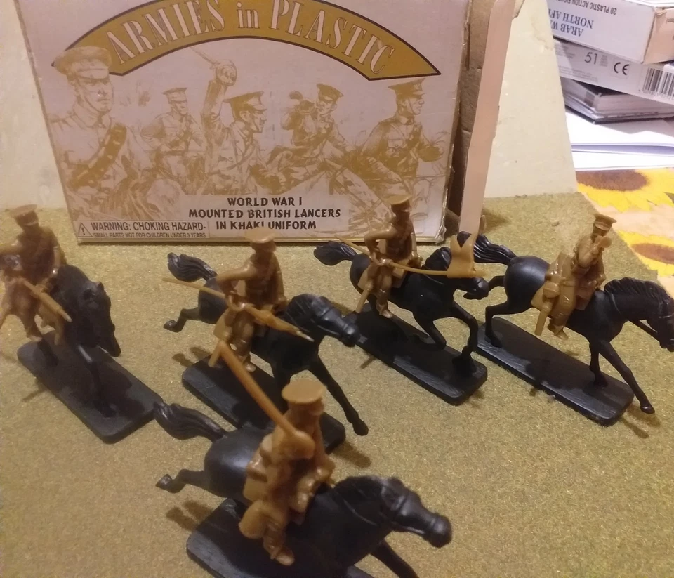 SOLDATINI 1/32 WW I MOUNTED BRITISH LANCERS KHAKI UNIFORM- ARMIES IN PLASTIC - Immagine 1 di 1